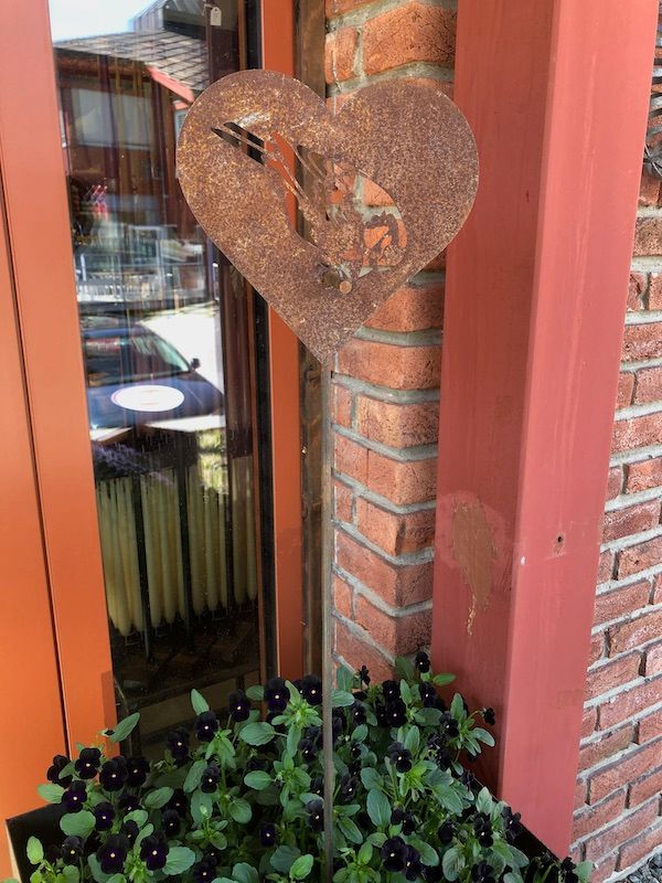 Hjerte med fugl på stang - Danas Have